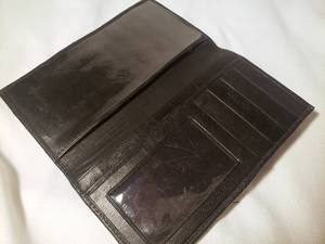lot 304 image: Soft Leather Mens Wallet Holds Bills unfolded