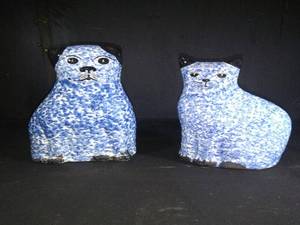 lot 7 image: VINTAGE PORCELAIN DOG AN CAT
