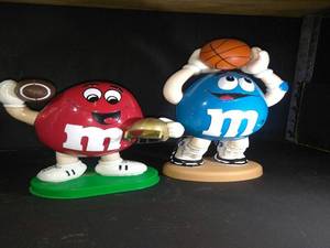lot 10 image: RED AND BLUE M & M FOOTBALL AND BASKETBALL COLLECTORS EDITION