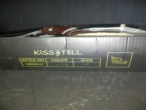 lot 28 image: KISS& TELL SIZE 7 12 HONEY BROWN