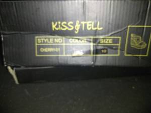 lot 29 image: KISS & TELL SIZE 10