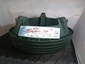lot 45 image: NEW CINCO EXPRESS 2 MIN CHRISTMAS TREE STAND