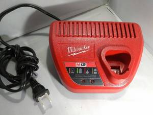 lot 78 image: MILWAUKEE M12 CHARGER