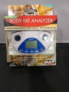 lot 156 image: 32 PURE FITNESS BODYFAT ANALYZERS