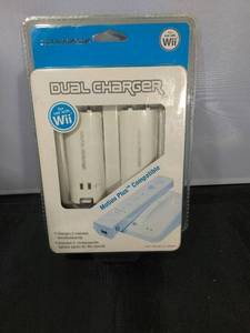 lot 158 image: Wii DUAL CHARGER