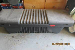 lot 12 image: RUBBERMAID BLACK PLASTIC TOOL BOX LARGE, FOR FULL SIZE TRUCK-71 LONG, X 24 WIDE X 18 DEEP