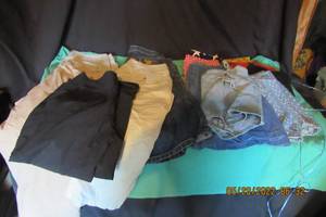 lot 110 image: MID-LENGTH SHORTS AND SKORTS