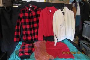lot 115 image: NOBO PAJAMA SET XE WITH HOODY, BUTTERFLY PAJAMA SET MEDIUM, F.G. JACKET XLWITH HOOD-100%ALGODIN INSIDE AND 100% POLY OUTSIDE, WRAP-100% POLYE