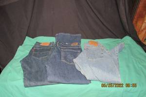 lot 113 image: LEVI STRAUSS JEANS- 527-3030, SIGNATURE MEDIUM, 550 MEDIUM