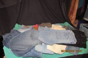 lot 114 image: VARIOUS JEANS-CK, MUDD, CHICO, MILEY CYRUS, JANE DOE, FG, GAP, WHITE HOUSE, LEI