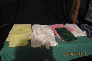 lot 121 image: TABLE CLOTHS AND PLACE MATS- READ DESCRIPTION