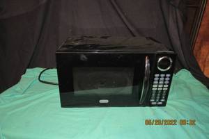 lot 46 image: SUN BEAM MICROWAVE-COUNTER TOP, 900 WATTS, 19W X 12.5 DEEP X 11H