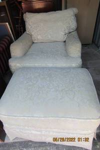 lot 70 image: LOUNGE CHAIR AND OTTOMAN