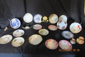 lot 95 image: PORCELAIN COLLECTOR PLATES FROM FRANCE, ENGLAND, AND JAPAN
