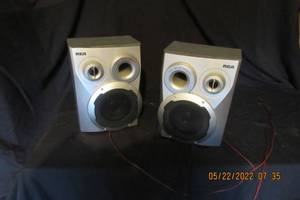 lot 37 image: RCA BASS REFLEX  SHELF SPEAKERS RS2663 1 PAIR