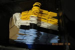 lot 144 image: PLASTIC HANGERS VARIOUS COLORS-5OEACH