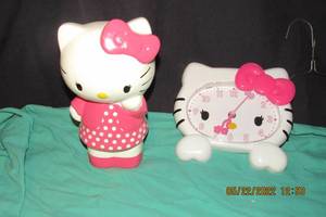 lot 137 image: HELLO KITTY BANK AND WALL CLOCK
