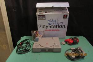 lot 47 image: SONY PLAYSTATION 1 DUAL SHOCK GAMING SYSTEM