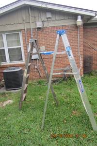 lot 9 image: WERNER 6 FOOT ALUMINUM STEP LADDER-LOSD CAPCITY 250 LBS, AND JOHNSON LADDER TYPE 3 WOOD HOUSEHOLD 6 FT LADDER