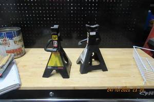 lot 14 image: BLACKJACK- 214 TON JACK STANDS- 1 PAIR- RAISING HEIGHT FROM 10 TO 15