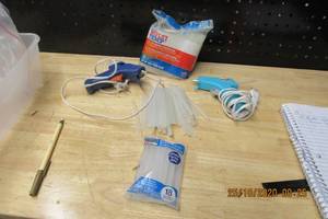 lot 57 image: GLUE GUNS AND GLUE STICKS
