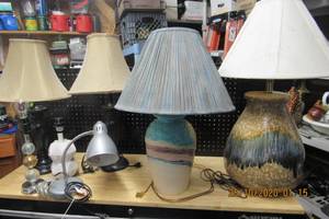 lot 90 image: LAMPS -VARIOUS