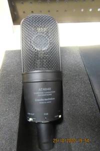 lot 17 image: AUDIO TECHNICA AT4040 STUDIO MICROPHONE IN CASE WITH CORD
