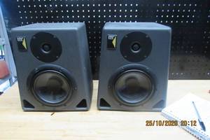 lot 18 image: ROKIT KRK STUDIO SPEAKERS  PAIR SERIAL # 4891-CE98