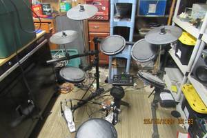 lot 4 image: SIMMONS SD5K ELECTRIC DRUM KIT-SEE DESCRIPTION
