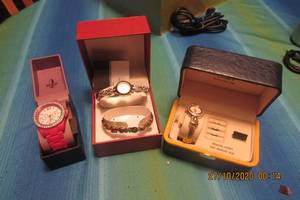 lot 170 image: LADIES WATCHES-FMD-STILL ATTACHED TO CASE, FMD WOMENS WATCH WITH BRACELET, GALAXIE BY ELGIN IN CASE