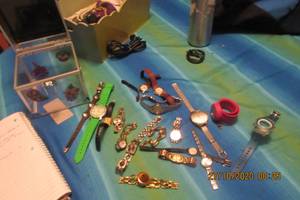 lot 178 image: WATCHES VARIOUS IN CLEAR CASE