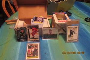 lot 177 image: MIKE MODANO BRETT HULL, MARTY TURCO, STEVE YZERMAN HOCKEY CARDS, SPORTS COLLECTORS SERIES DALLAS STARS ORNAMENT,DRSFT PICK 1992 BASEBALL CARDS IN BOX