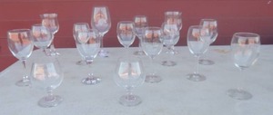 lot 26 image: Assorted champagne and wine glassware