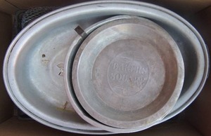 lot 36 image: Roasting pan with lid, cookie sheets, muffin pans & more