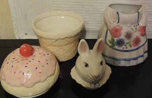lot 91 image: 12 bunny cookie jar & 10 cookie jar