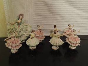 lot 114 image: Porcelain doll set doll #105 1x7 2x4 1 doll has broken arm 4x3 pink dressed dolls #519A