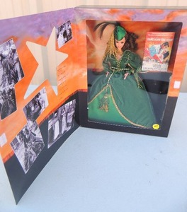 lot 166 image: Hollywood Legends Scarlett OHara Premiere Green Drapery Barbie NIB