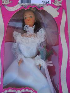 lot 164 image: Vintage Tracy Bride Doll. Barbies Friend. Mint in the Box.NRFB. Mattel, 1982 NIB