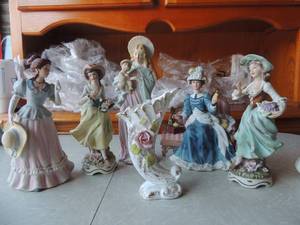 lot 108 image: Lefton China Lords prayer, seashell design pink rose #774-A yumdda lefton design 1997 SRN11239 music porcelain doll holding child