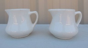 lot 186 image: Set of Homer Laughlin China Creamers  x 2 White