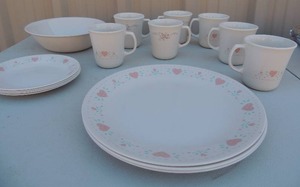 lot 209 image: Corning dish set 4 dinner plates heart design 7 cups, 1 large soup bowl and 4 saucers