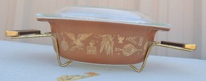 lot 229 image: Pyrex early American casserole dish with  cradle NIB 1.5 qt NIB
