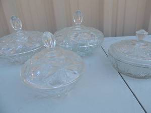 lot 204 image: 5 covered candy nut bowls  Star of David