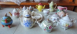 lot 106 image: Mini sunflower tea set on platter and others all made in china