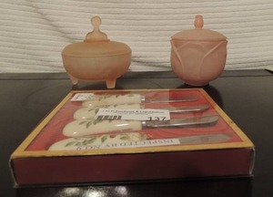 lot 137 image: PINK FROSTED SATIN GLASS COVERED CANDY DISH COMPOTE, Pink Frosted Flower Bud Covered Dish  & Set of Vintage Lenox Williamsburg Boxwood & Pine Spreader Cheese Knife Set Boxed  NIB