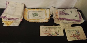 lot 126 image: Assorted hand crafted place mats- napkin table setting Lennense