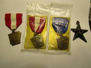 lot 367 image: Arkansas solo and ensemble medal red & white x 2 and blue x 2