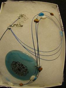 lot 362 image: Necklace SAQ Turquoise color acrylic with disc and white and turquoise beads