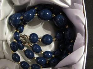 lot 370 image: Blue Lapis necklace graduated size beads 22