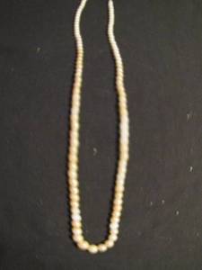 lot 351 image: 18 graduated pearl necklace
